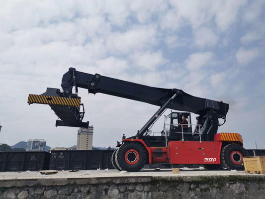 کانتینر Reach Stacker با CUMMINS QSM11-330 موتور جدید Kessler L102 محور ZF 5WG261 AUTO